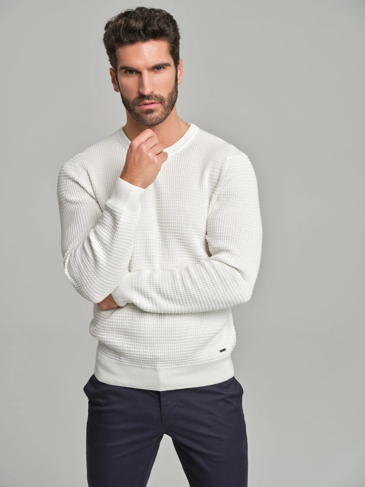 Long sleeve crew neck sweater with waffle knitting