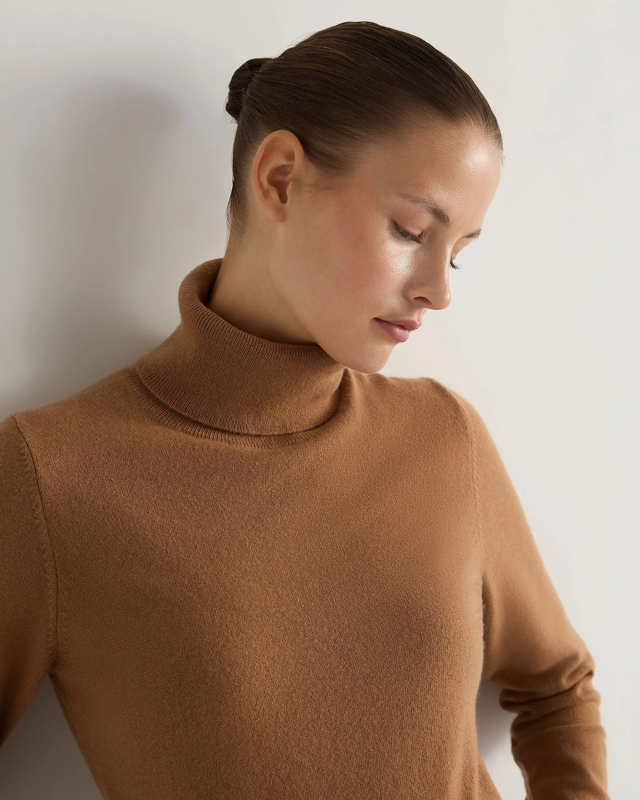 Women's Luna Turtle Neck Cashmere Sweater Dark Camel Brown